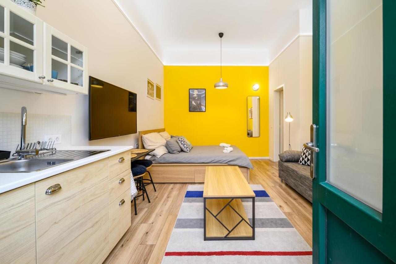 Stylish Yellow Suite In The Heart Of Budapest Ngoại thất bức ảnh